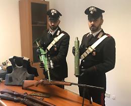 FRONT. Avevano un arsenale in casa. Arrestati due uomini