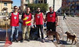 VENARIA. CasaPound ripulisce la fontana