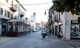 CHIVASSO. Puliscono le strade anche sotto la pioggia: che spreco!
