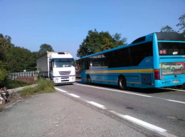 STRAMBINELLO. Ponte Preti: Bozzello si mette a tagliare le piante