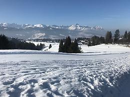 AOSTA. Scontro sulle Alpi tra un elicottero e un aereo proveniente da Megève: 5 morti e 2 dispersi