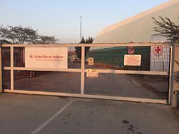 SETTIMO. Fiamme nel centro di accoglienza Fenoglio, brucia una tenda