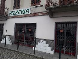 CASALBORGONE. I negozi chiudono uno dietro l'altro. E' così che un paese muore...