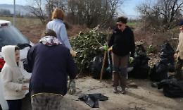 CHIVASSO. Ripulita la strada che porta a Montanaro