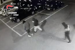 STRAMBINO. Baby vandali devastano per “noia” la sala d’attesa della stazione, fermati quattro minorenni