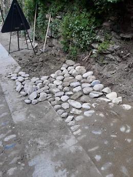 CASALBORGONE. Cantiere nel centro storico: a qualcuno i lavori non piacciono