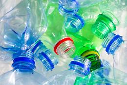 TRINO. La minoranza chiede di aderire a “Plastic Free” mettendo al bando oggetti monouso e inquinanti