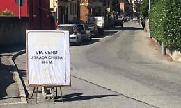 SETTIMO. E’ caos in via Verdi per i cartelli “artigianali”