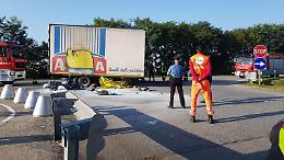 VOLPIANO. Incidenti stradali: con la moto contro camion, morto centauro