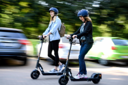 ROMA. Monopattini elettrici dividono città, tra test e divieti