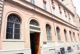 PARMA. Animalisti sul tetto dell'Ateneo, stop studi su macachi