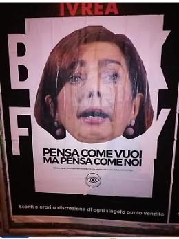 IVREA. Manifesti contro Boldrini in piazza Rondolino