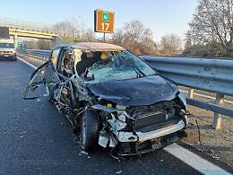 SCARMAGNO. Auto contro tir sull'autostrada A5, 19enne ferito