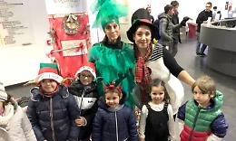 SETTIMO. I bambini hanno liberato gli Elfi in biblioteca: una festa per Natale