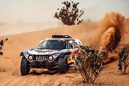 RALLY. Boulanger e Peterhansel guidano la generale tra le auto alla Dakar