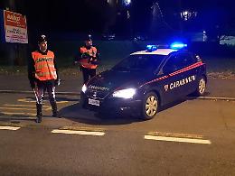 Tre spari contro una Mercedes in transito: si fa largo l'ipotesi dell'atto intimidatorio