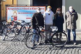 CHIVASSO. L'Ascom consegna tutte le biciclette vinte