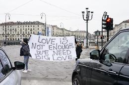 Anche Torino e il Canavese invasi dai cartelli dedicati all'amore...