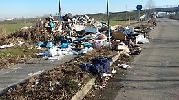 SETTIMO. La grande discarica abusiva in via Cebrosa  costerà alla città 30mila euro per smaltirla