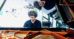 CASTELLAMONTE. Il pianista Marco Sartore diventa consulente del portale “Piano Solo”