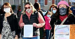 SETTIMO. Mamme in piazza per protesta contro la chiusura delle scuole
