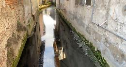 CHIVASSO. Sversamenti nella roggia: indaga la Procura di Ivrea