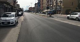 SAN MAURO TORINESE. In via Roma c’è l’asfalto nuovo ma la  segnaletica orizzontale è totalmente assente