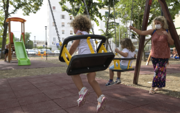 QUINCINETTO. Il parco giochi riapre, ma ad igienizzarlo devono pensarci le mamme