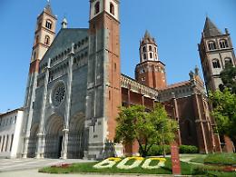 Biadesivo e fascette per rubare l’elemosina della basilica di Sant'Andrea, denunciato