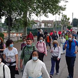 CHIVASSO. Una settantina di camminatori in marcia per il Colle don Bosco