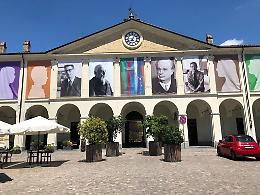 IVREA. Olivetti “in mostra”. Al centro della scena c'è Costanza Casali
