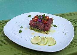Tartare di tonno con avocado menta e lime