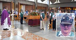 SETTIMO TORINESE. Il canto degli alpini per salutare  Sergio Baraldo, aveva 88 anni