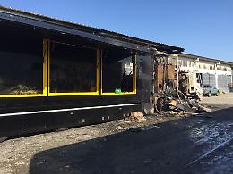 CHIVASSO. Incendio nella notte distrugge Tir Stralis