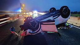 LEINÌ. Auto investe cinghiale e si ribalta, illeso l'automobilista (GALLERIA FOTOGRAFICA)