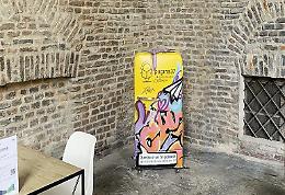 SETTIMO TORINESE. Frigobook, come trasformare un frigo vecchio in uno  scrigno giallo con i libri donati  dai cittadini