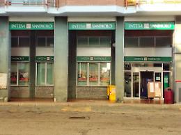 CUORGNE'. Bimbo resta intrappolato nell'area bancomat del Sanpaolo