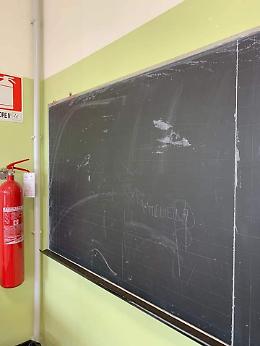VENARIA REALE. Scuola: 5 classi di liceo alla media, protestano i genitori