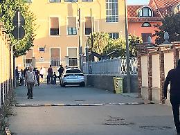 CHIVASSO. Non ci sono i nonni-vigile, caos di fronte alla scuola di Castelrosso