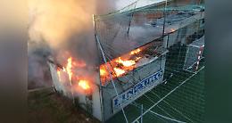 FAVRIA. A fuoco gli spogliatoi dei campi da calcetto