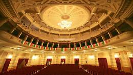 VERCELLI. Da Bisio a Sandrelli, presenta la stagione del Teatro Civico