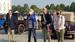 VENARIA REALE. Raduno di Lancia Lamba: il centro invaso dalle auto d’epoca