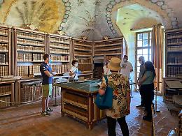IVREA. Poeti e contabili alla corte di Masino:  gli studenti del liceo Botta tra gli antichi libri e i documenti