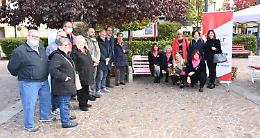 SETTIMO TORINESE. La prevenzione è rosa: la Lilt inaugura la panchina simbolo