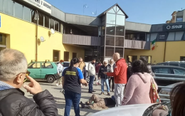 CHIVASSO. Donna investita nel parcheggio del supermercato: è polemica