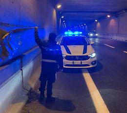 BORGARO TORINESE. Camion perde una lastra di metallo sulla circonvallazione