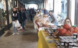 RIVAROLO CANAVESE. Domenica torna il Mercatino Dij Biautagambe