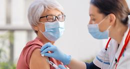 VERCELLI. Covid, impennata di “positivi”: sfondata quota 250 (e buona parte di loro è vaccinata e con green pass)