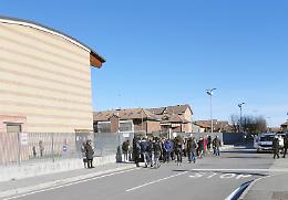 CHIVASSO. Lunghe code al PalaLancia, arrivano i vigili e multano