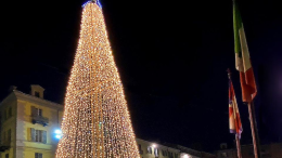 Ivrea, primo comune d'Italia ad accendere le luci di Natale....